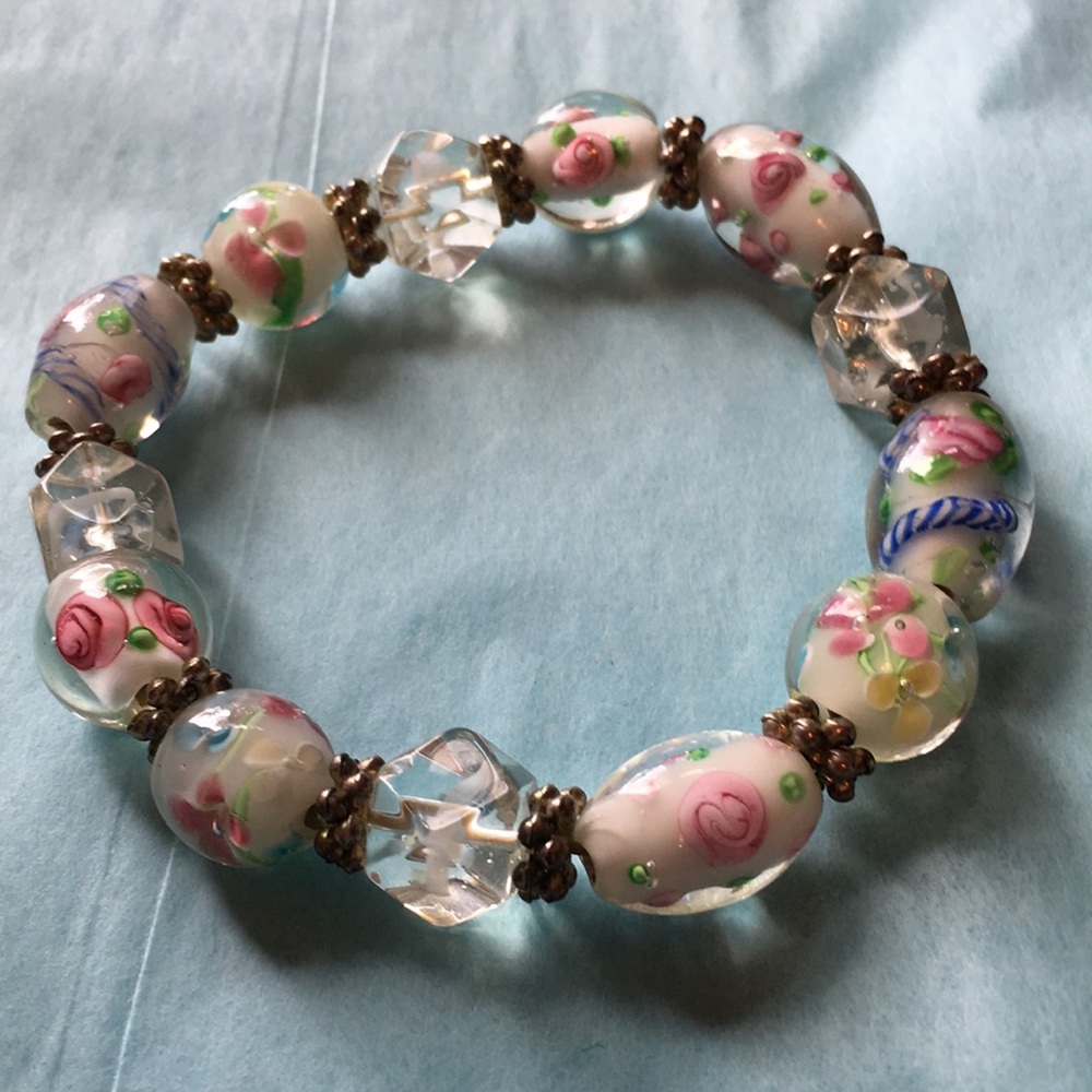 Exquisite vintage stretch beaded bracelet, like new condition!